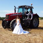 maries-dans-un-champs-coupe-avec-un-tracteur-charente