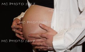 photo-grossesse-charente-ventre-femme-enceinte